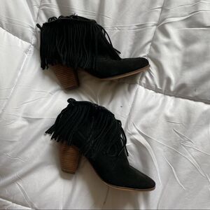 Steven by Steve Madden Black Fringe Heeled Booties🍓🍋